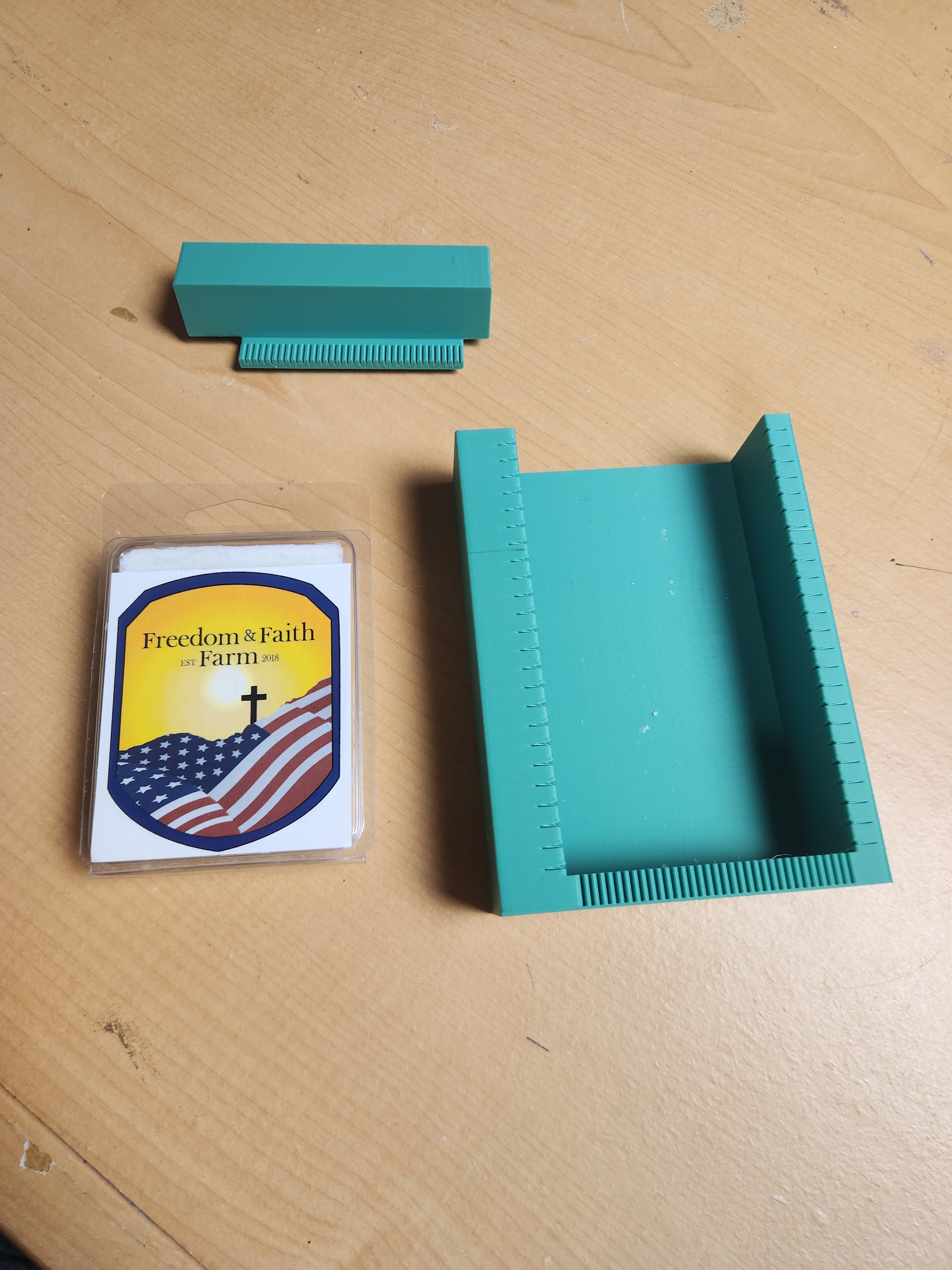 Precision Label Applicator for Wax Melt Clamshells