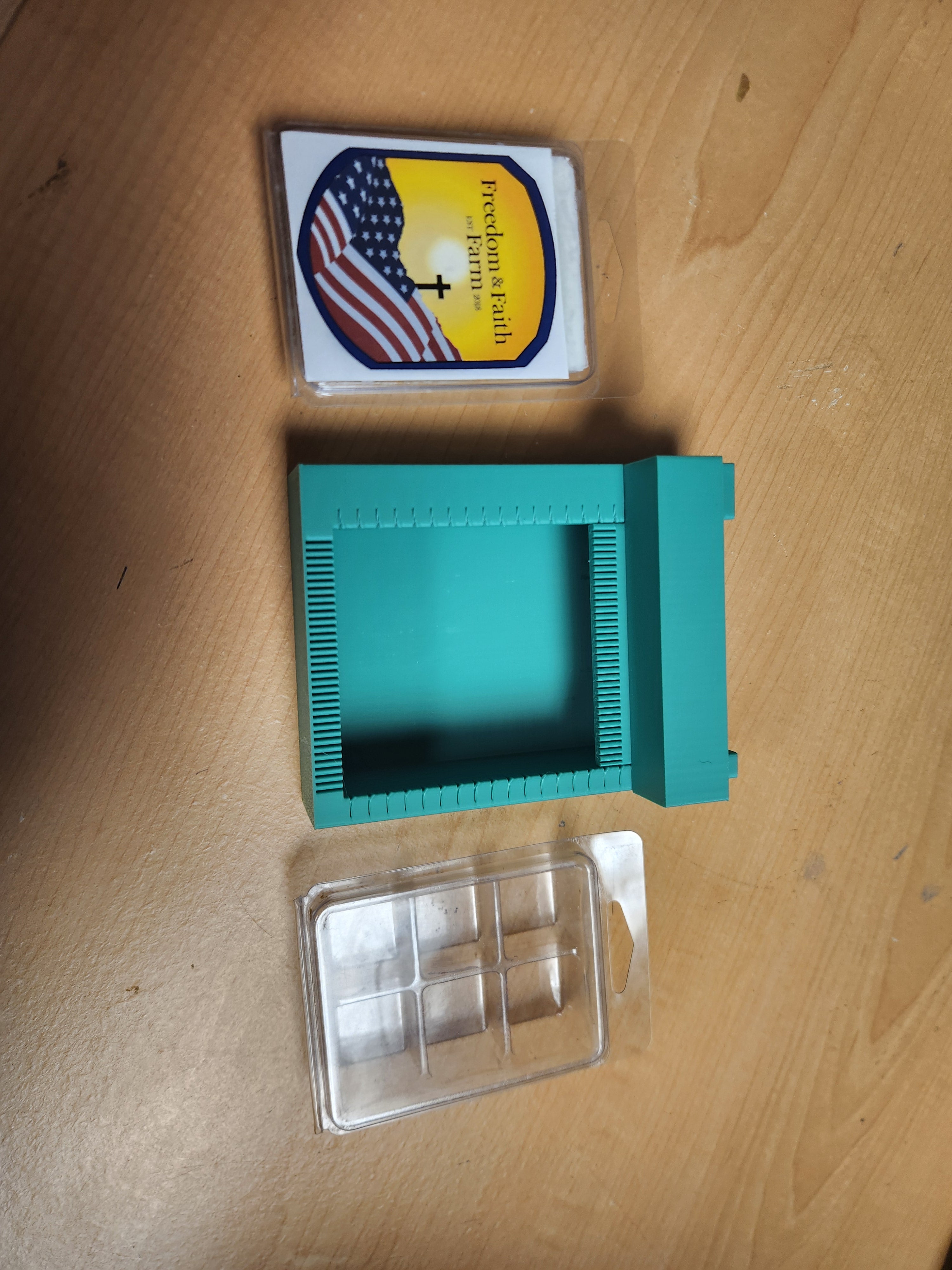 Precision Label Applicator for Wax Melt Clamshells